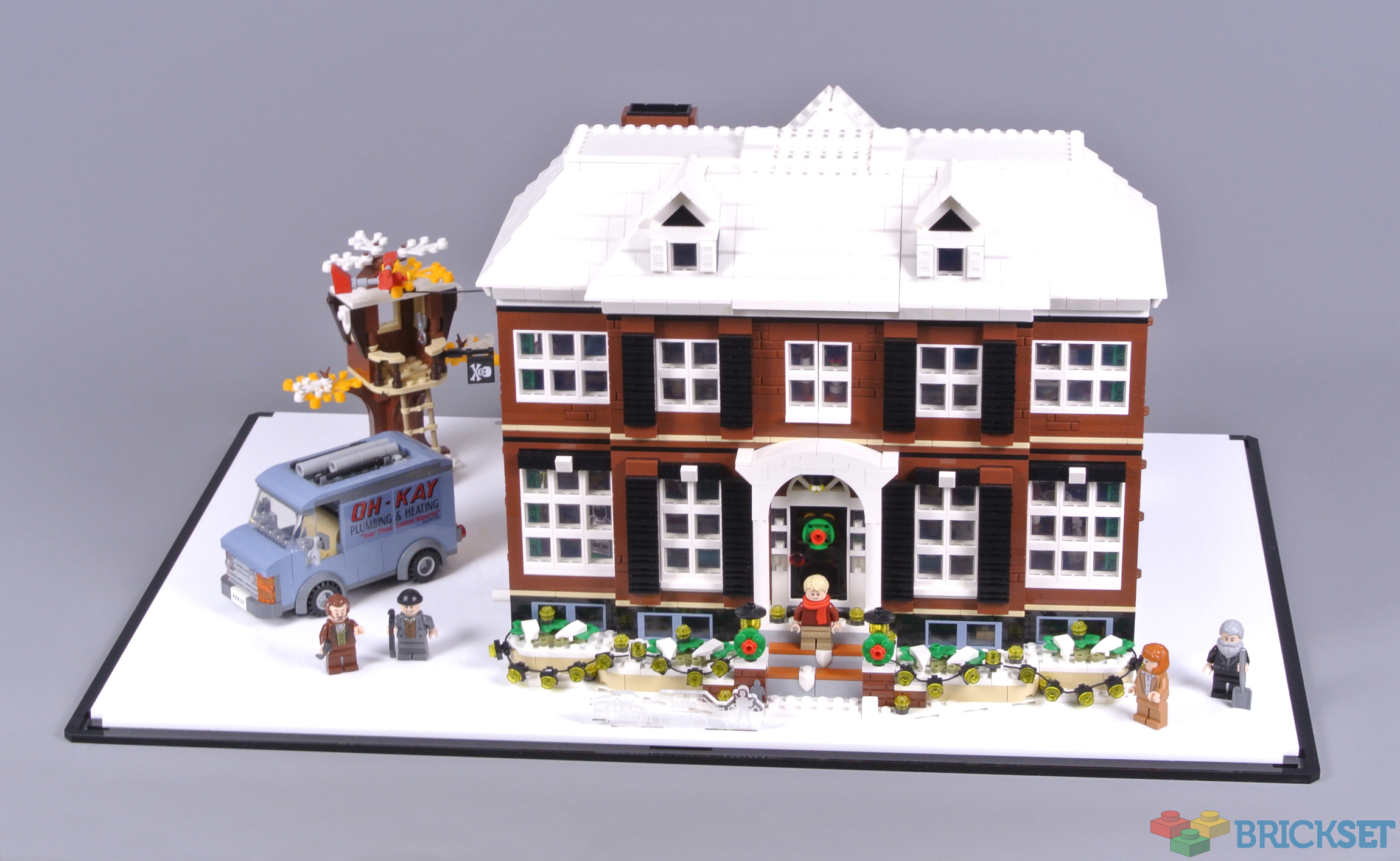 LEGO Wicked Brick display case for 21330 Home Alone review Brickset